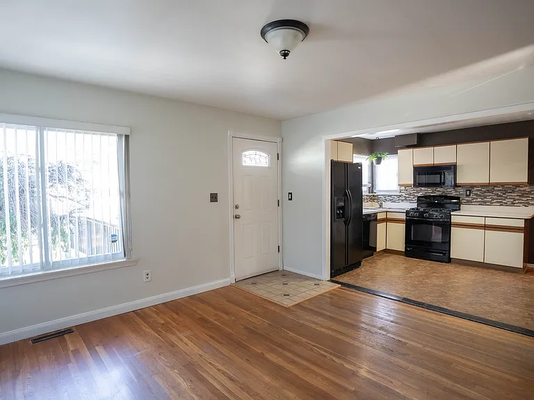 22932 Allor St — Photo 7