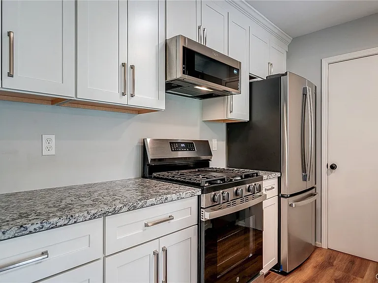 2404 Pipers Ct — Photo 22