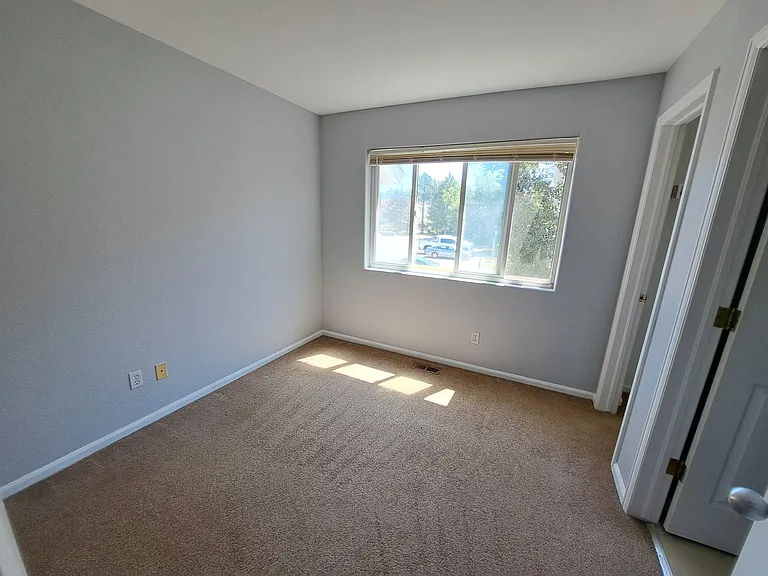 Second bedroom_1