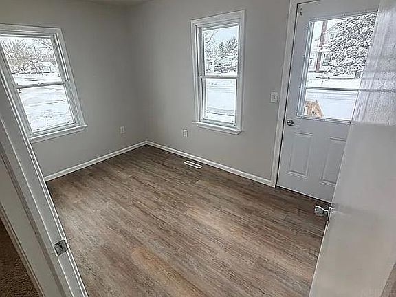 3rd image of 406 N Walnut St