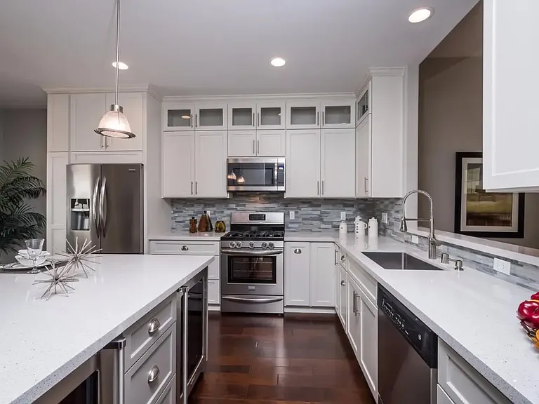 221 Village Ln — Photo 10