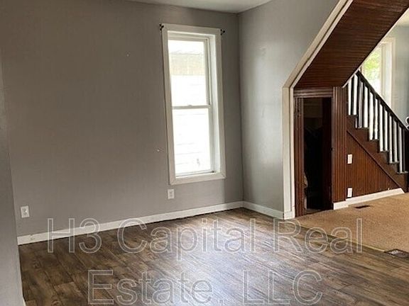5th image of 146 E Penning Ave
