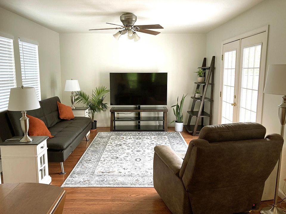 Livingroom with Samsung TV