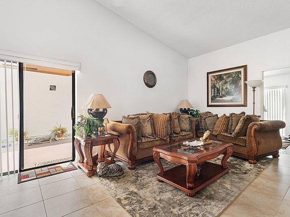 3rd image of 12 Thurlow Drive