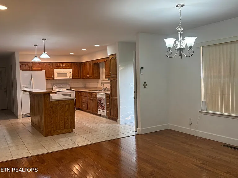 715 Gloucester Ave — Photo 7