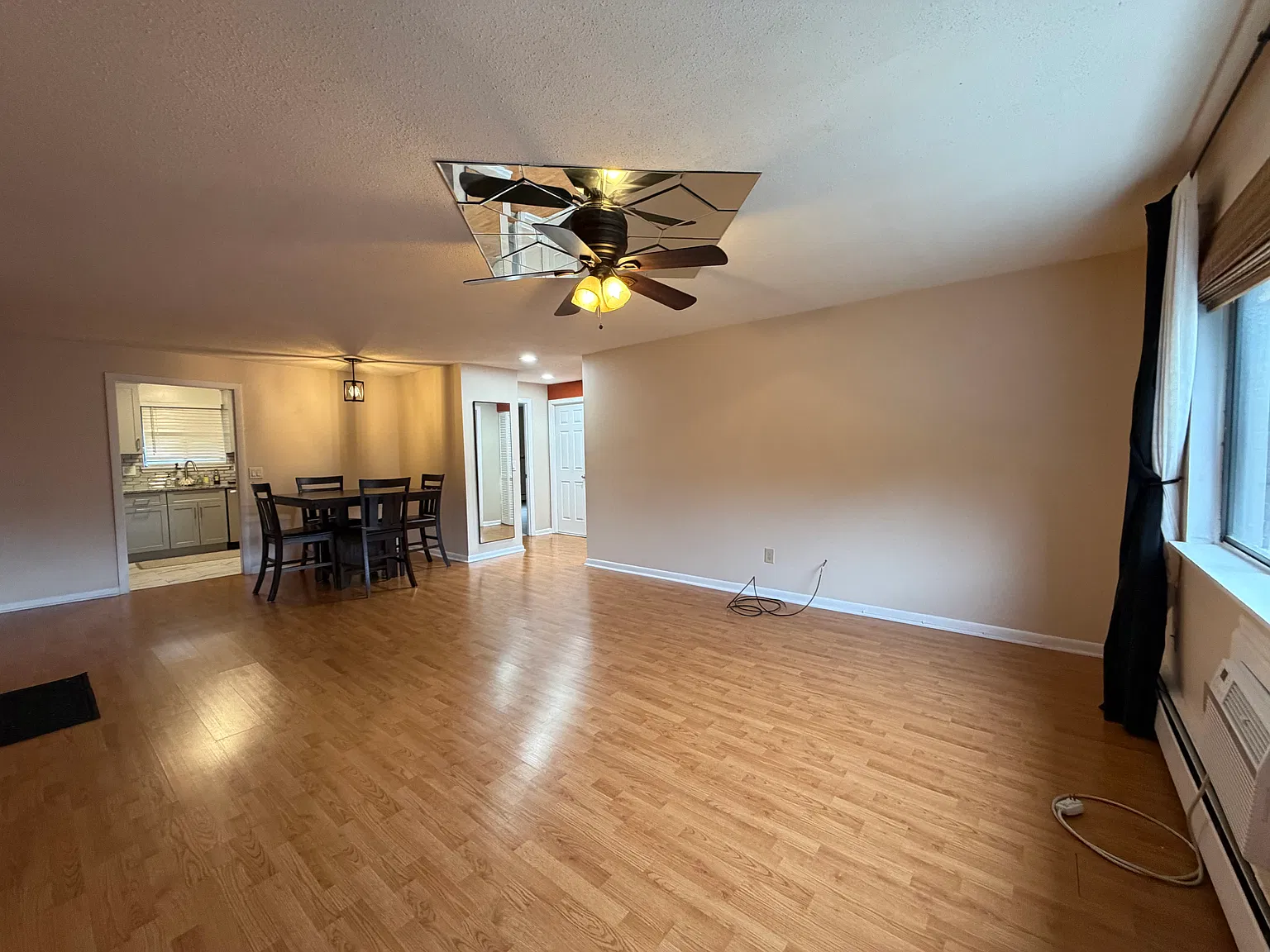 2 bed, 961 sqft, $2,000 — Photo 3