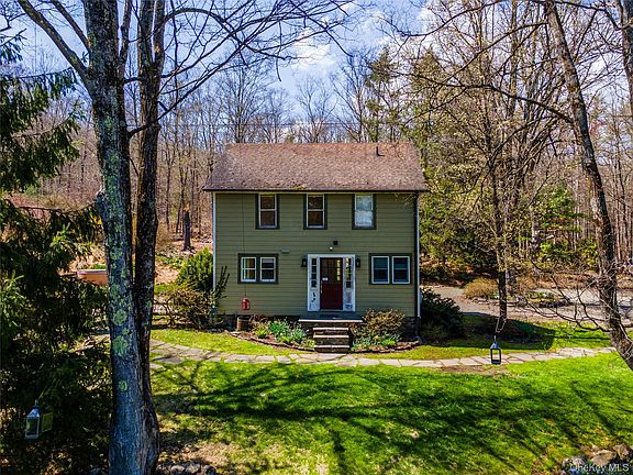 2nd image of 1063 Sawkill Road