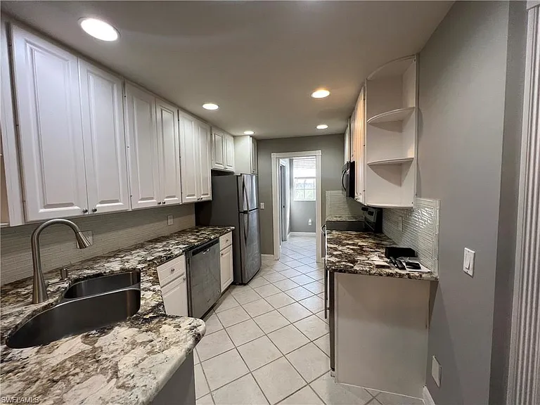 5365 Cove Cir #125 — Photo 18