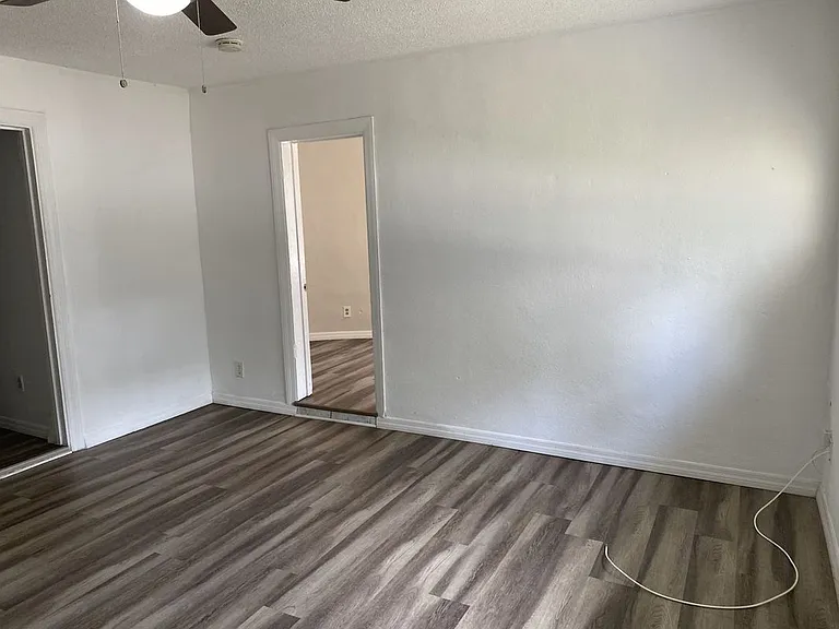 3109 E Jefferson St — Photo 5