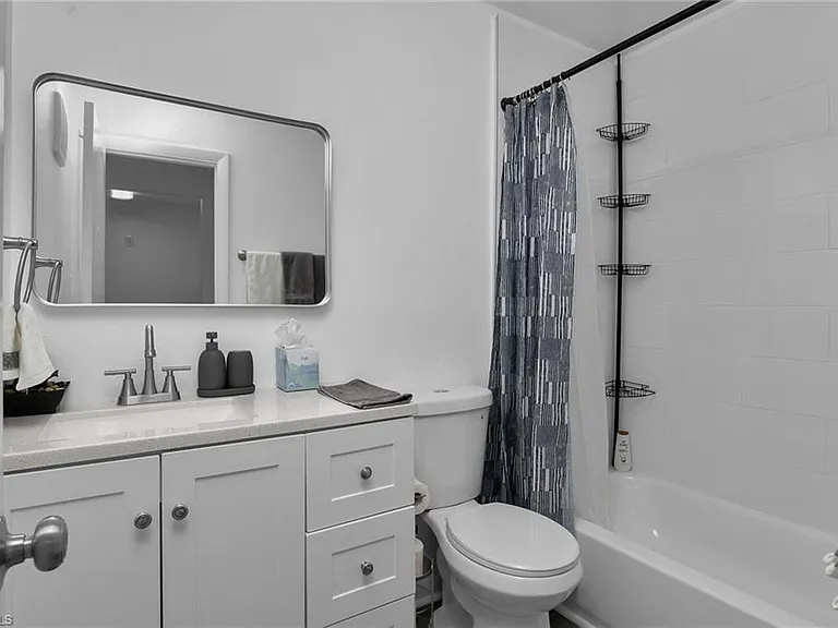3225 E Riverside Dr — Photo 10