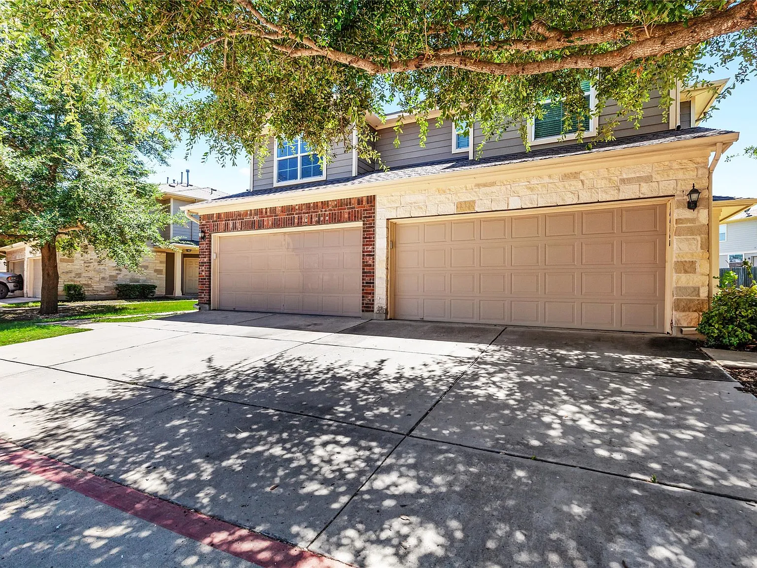 3 bed, 2.5 bath, 1476 sqft, $1,900 — Photo 3