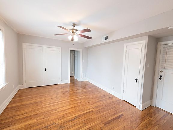 4th image of 3446 Lawn Ave APT 2