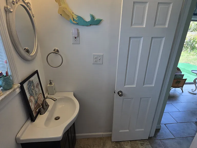 125 Sherwood Ave — Photo 49