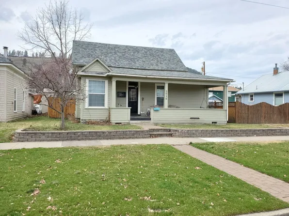 2010 1st St, La Grande, OR 97850