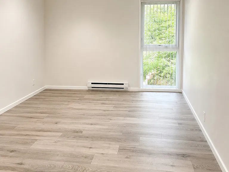 Carlmont Heights Apartments — Photo 10
