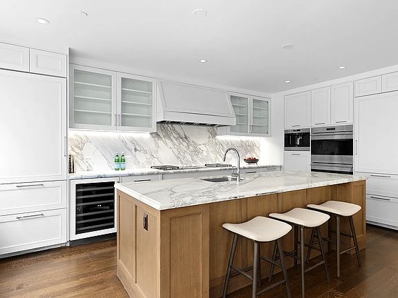 2nd image of 220 E 20th St #4