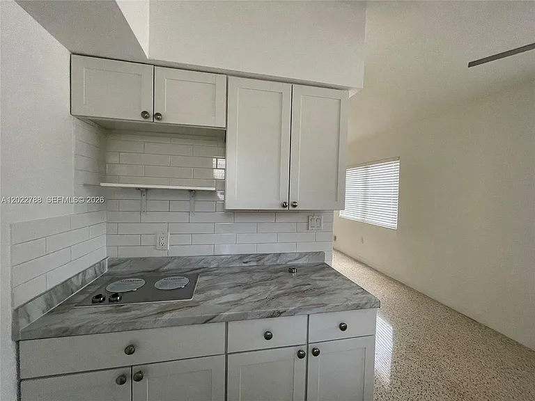 940 SW 4th Ave #1 — Photo 9