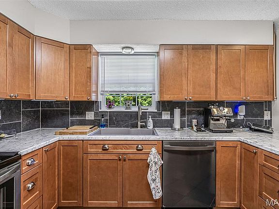 4th image of 436 Shenandoah Dr