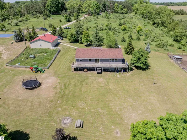 10559 Millbrook Rd, Blanchard, MI 49310