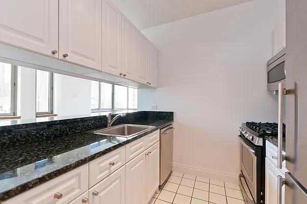 Sold by Mallan Real Estate Inc | media 19
