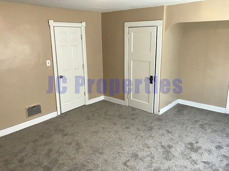 1252 Catalpa Dr — Photo 8