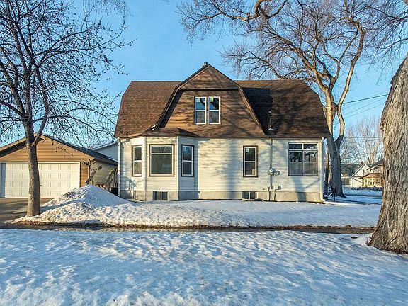 2nd image of 804 3rd St N