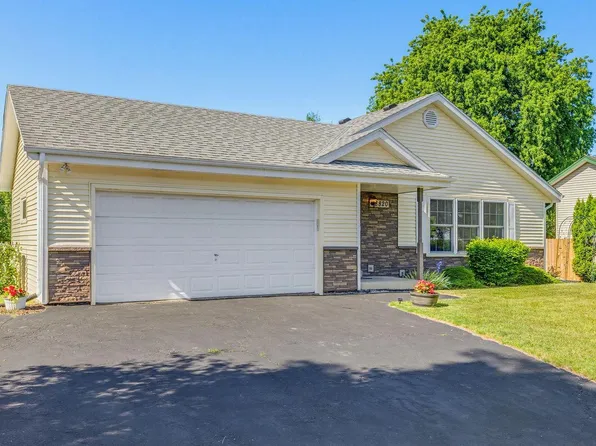 8820 W Travis LANE, Franklin, WI 53132