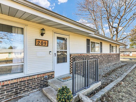 4th image of 209 W Strong St