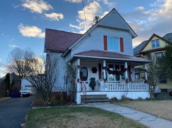 34 Willow St, Holyoke, MA 01040