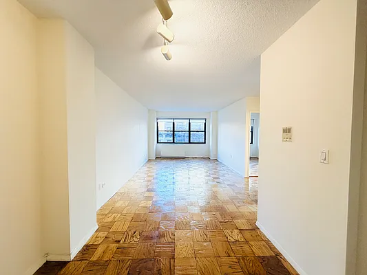 Rented by David Francis New York LLC | media 3