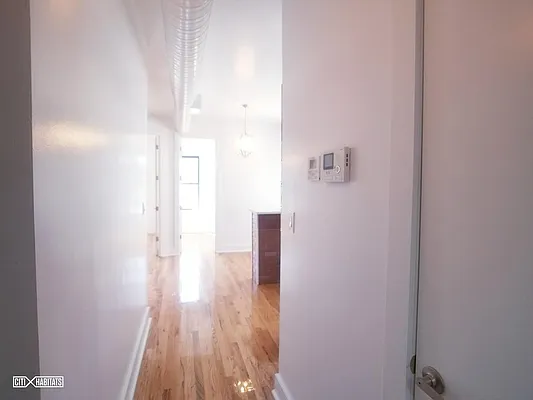 Rented by Citi Habitats | media 32