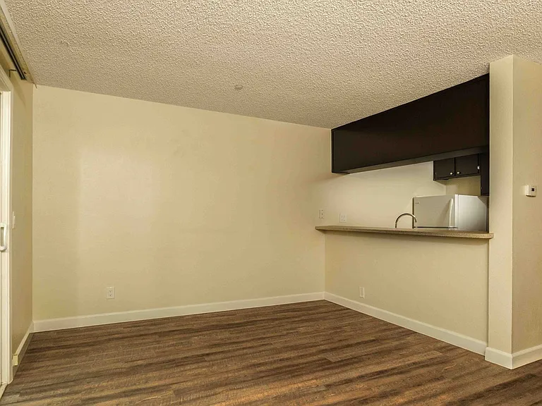 Mission Village Apartments — Photo 15