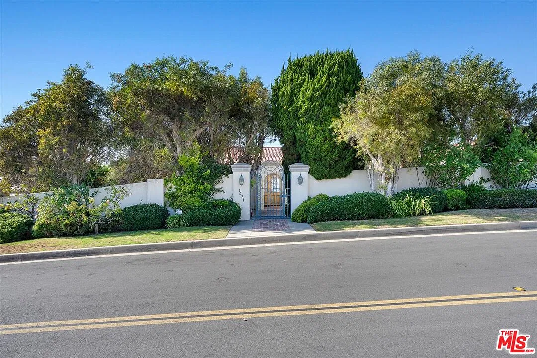 4 bed, 6.0 bath, 6118 sqft, $15,000 — Photo 3