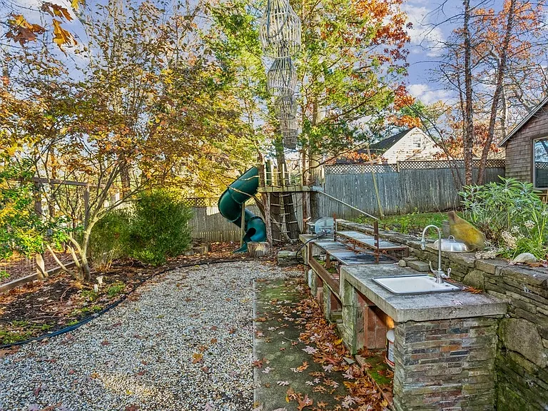 Harbor View Ln — Photo 23