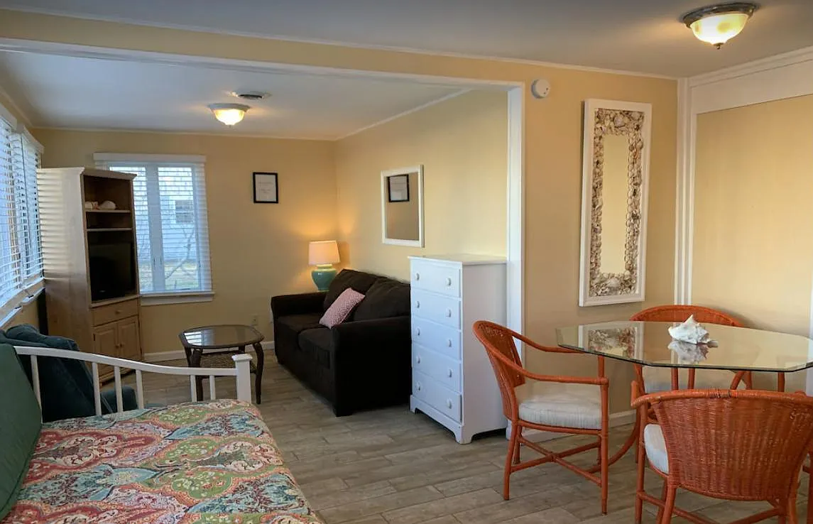 2429 Sandpiper Rd — Photo 2