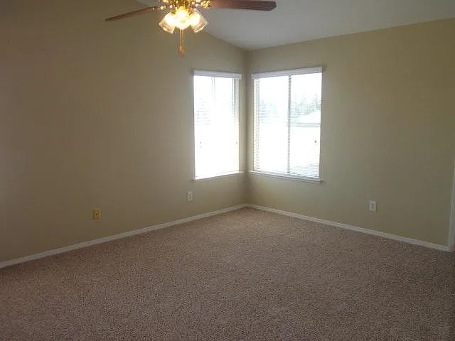 5551 W Menlo Ave — Photo 15