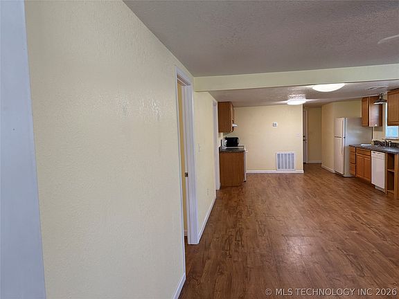 4th image of 415 S 12th St