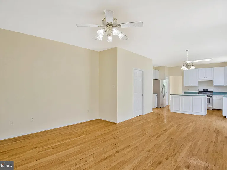 9112 Granite Ct — Photo 32