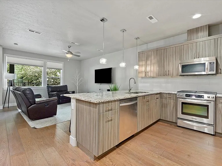 1421 E Lone Creek Dr — Photo 20
