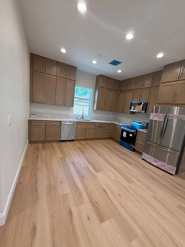 3 bed, 2.0 bath, 1180 sqft, $3,395 — Photo 2
