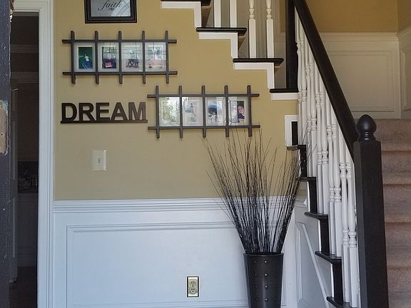 3rd image of 1412 Bromley Dr