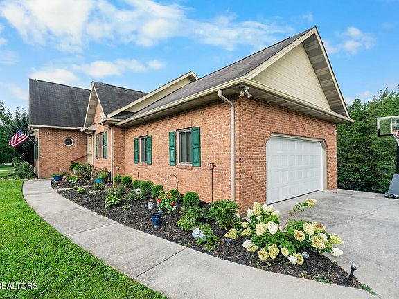 3rd image of 219 Twinleaf Ln
