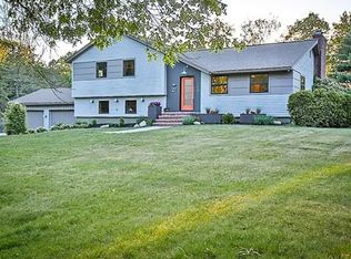 27 Pleasant St, Andover, MA 01810