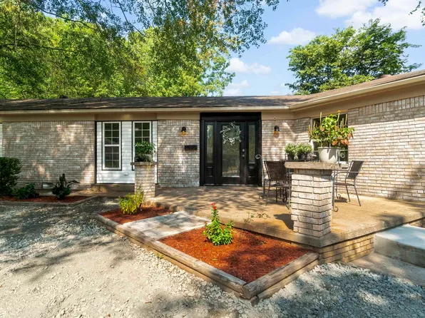 9320 Cloverhill Rd, Little Rock, AR 72205