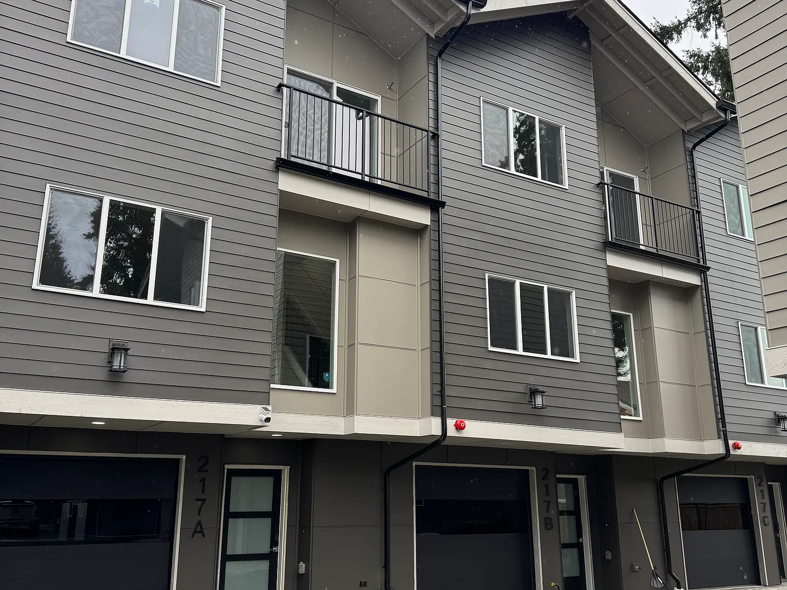 3 bed, 2.5 bath, 1400 sqft, $3,500 — Photo 1