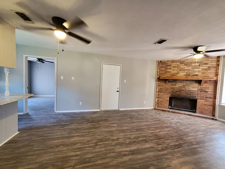 3322 Erin St — Photo 9