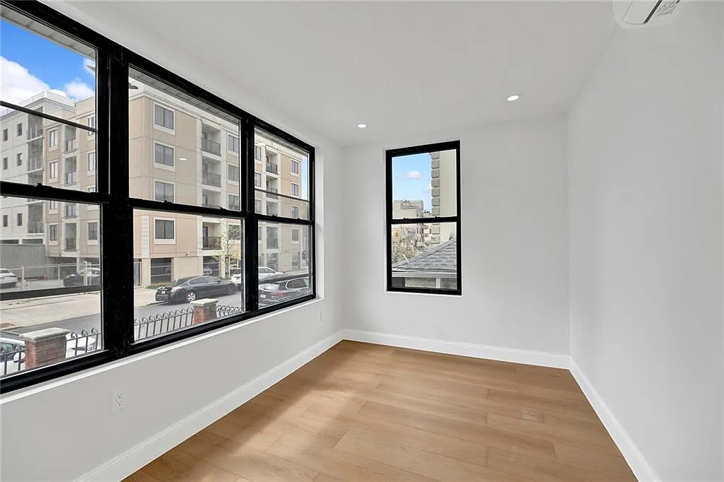 3013 Brighton 5th St — Photo 3