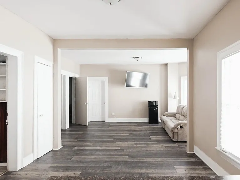 72 Walnut St #1 — Photo 1