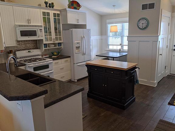 3rd image of 11552 N Lake Dr #84