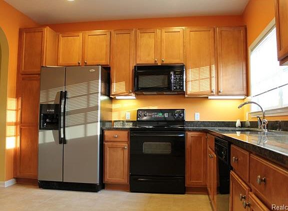 5th image of 2972 Hunley Dr